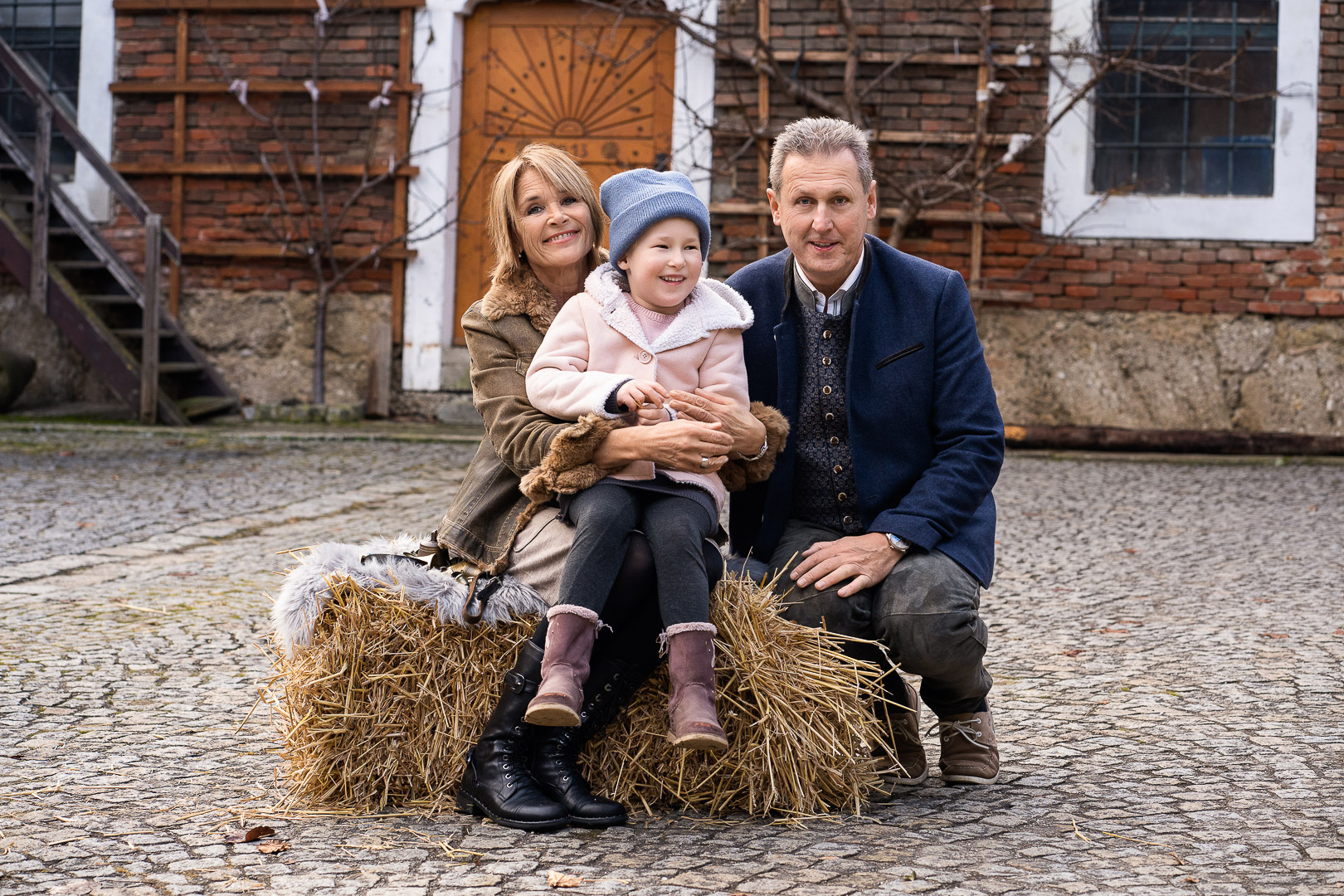 Familienfotos zu Hause am Bauernhof in Sankt Florian Linz Land