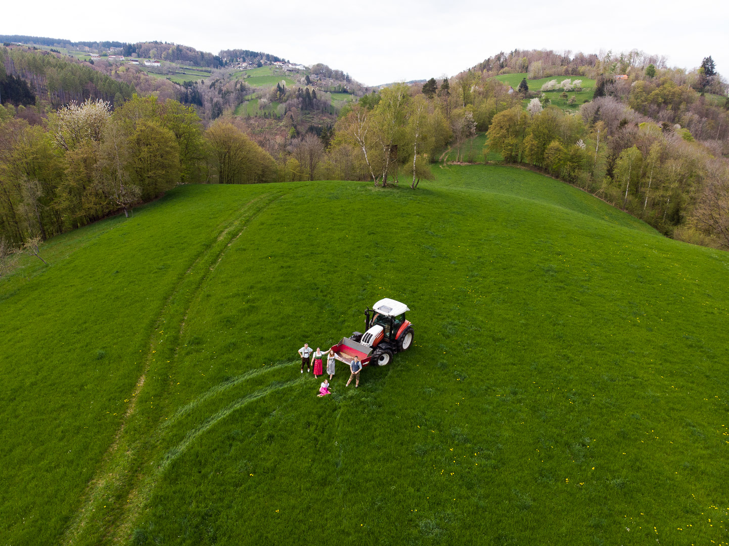Fotos am Bauernhof mit Drohnenaufnahme im schönen Mühlviertel